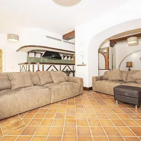 Marbella فيلة أذيخي