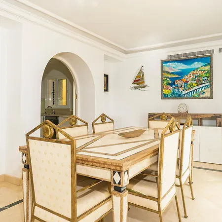 Marbella أذيخي