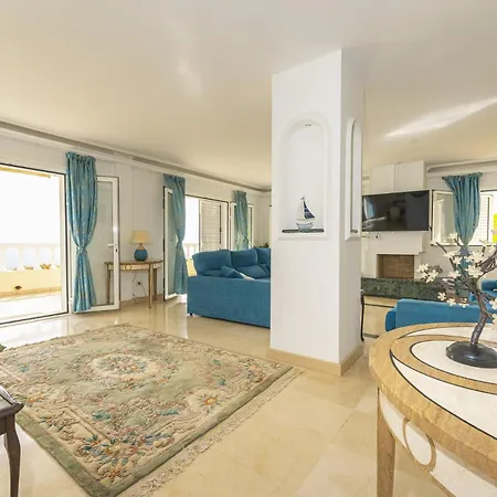 Marbella أذيخي